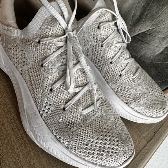 Sorel sneakers | travel shoes | light weight | running shoes | gym shoes - Picture 4 of 9